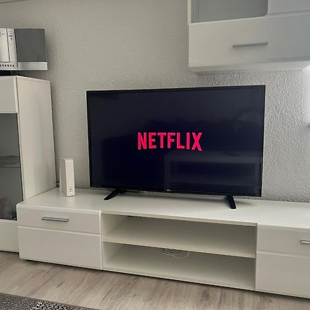 Moderne Helle 2,5 Zimmer Wohnung Mit Grossem Bad Und Kueche In Троссинген Экстерьер фото