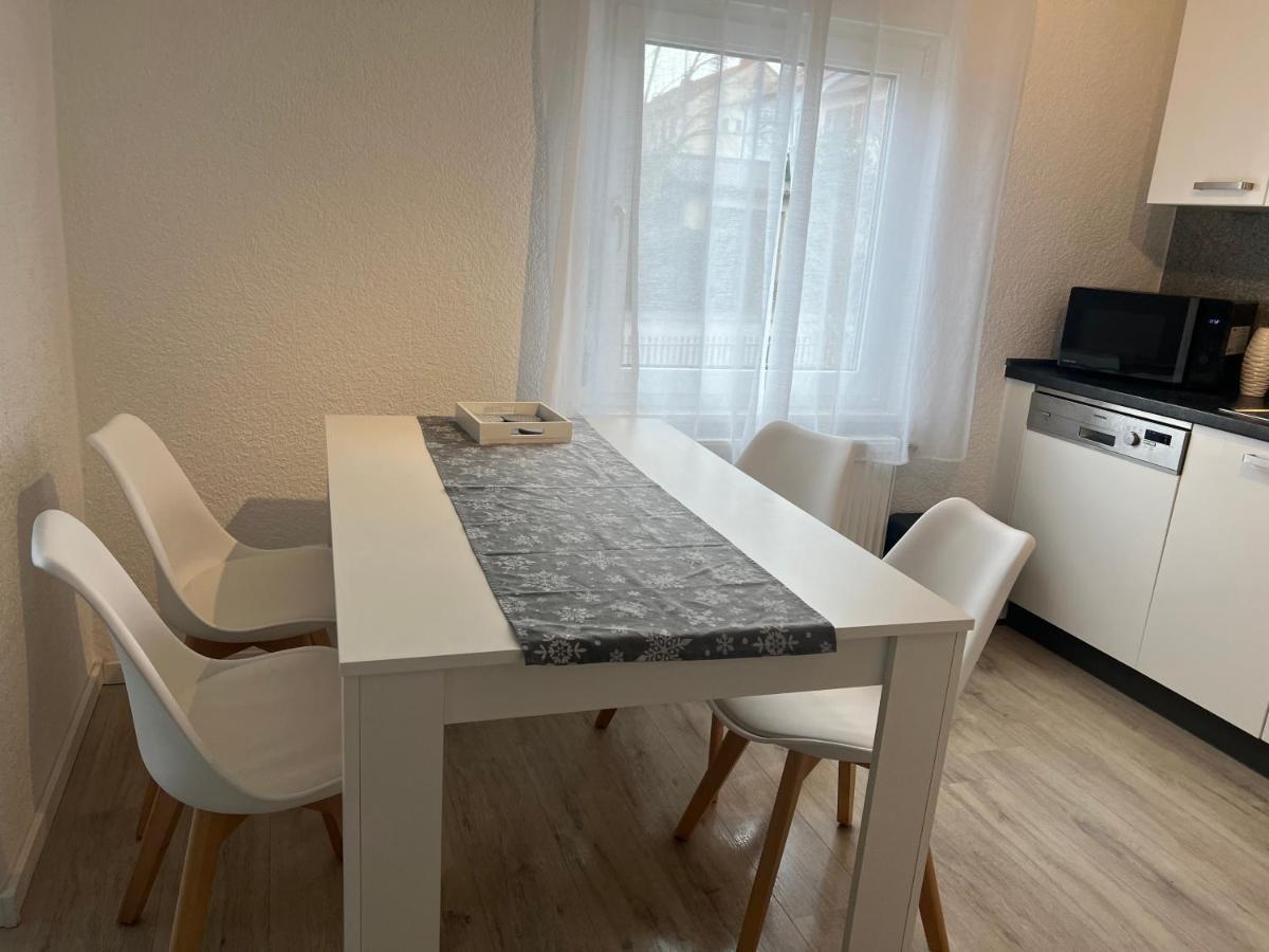 Moderne Helle 2,5 Zimmer Wohnung Mit Grossem Bad Und Kueche In Троссинген Экстерьер фото