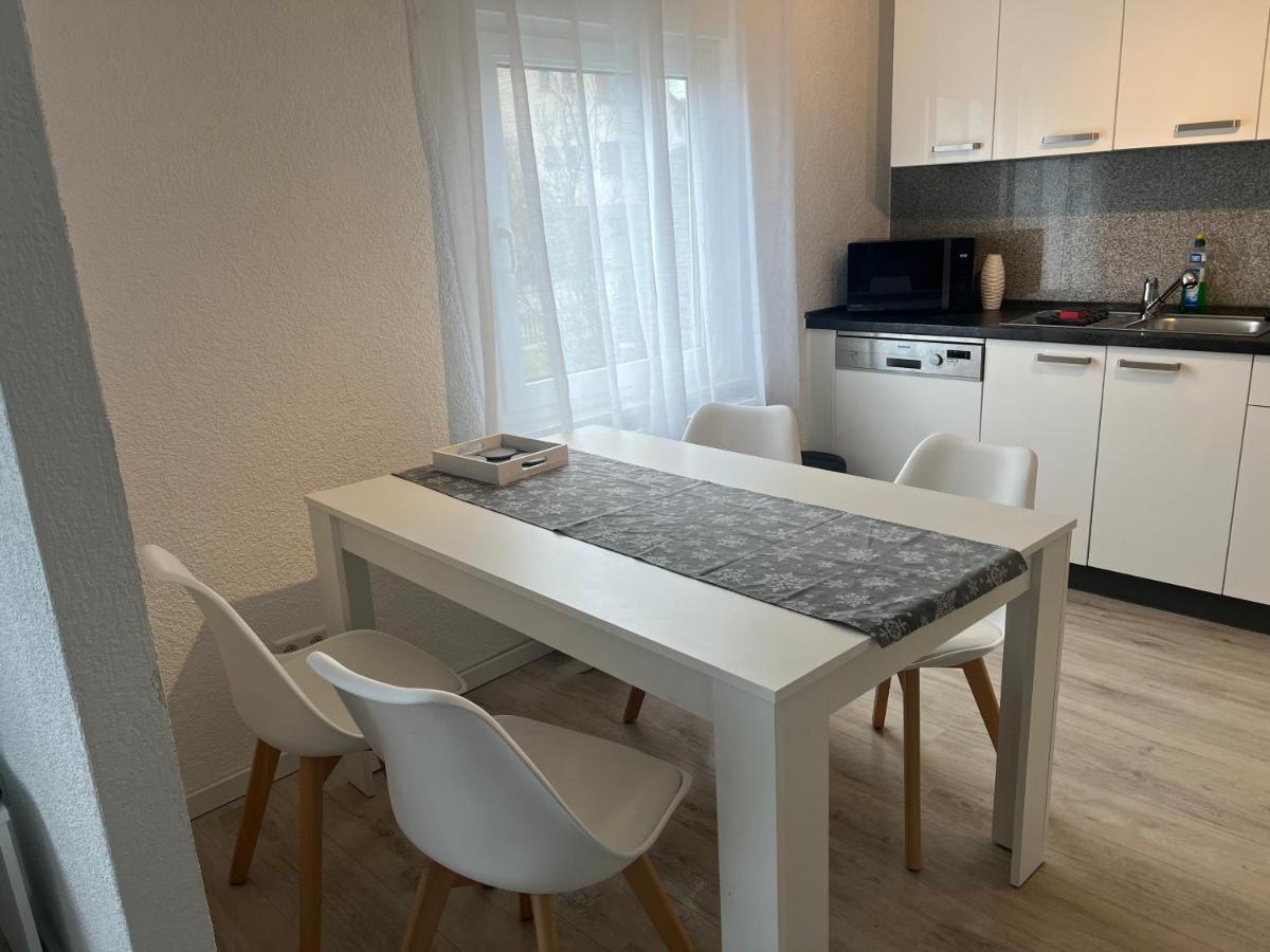 Moderne Helle 2,5 Zimmer Wohnung Mit Grossem Bad Und Kueche In Троссинген Экстерьер фото