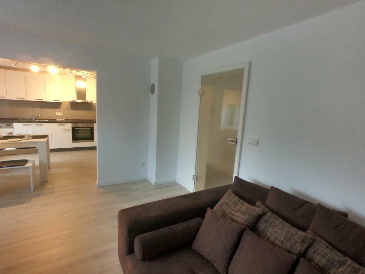 Moderne Helle 2,5 Zimmer Wohnung Mit Grossem Bad Und Kueche In Троссинген Экстерьер фото